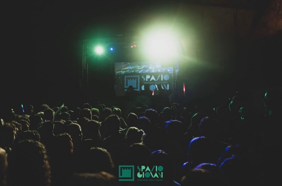 Persone durante un evento di Marciano Eventi