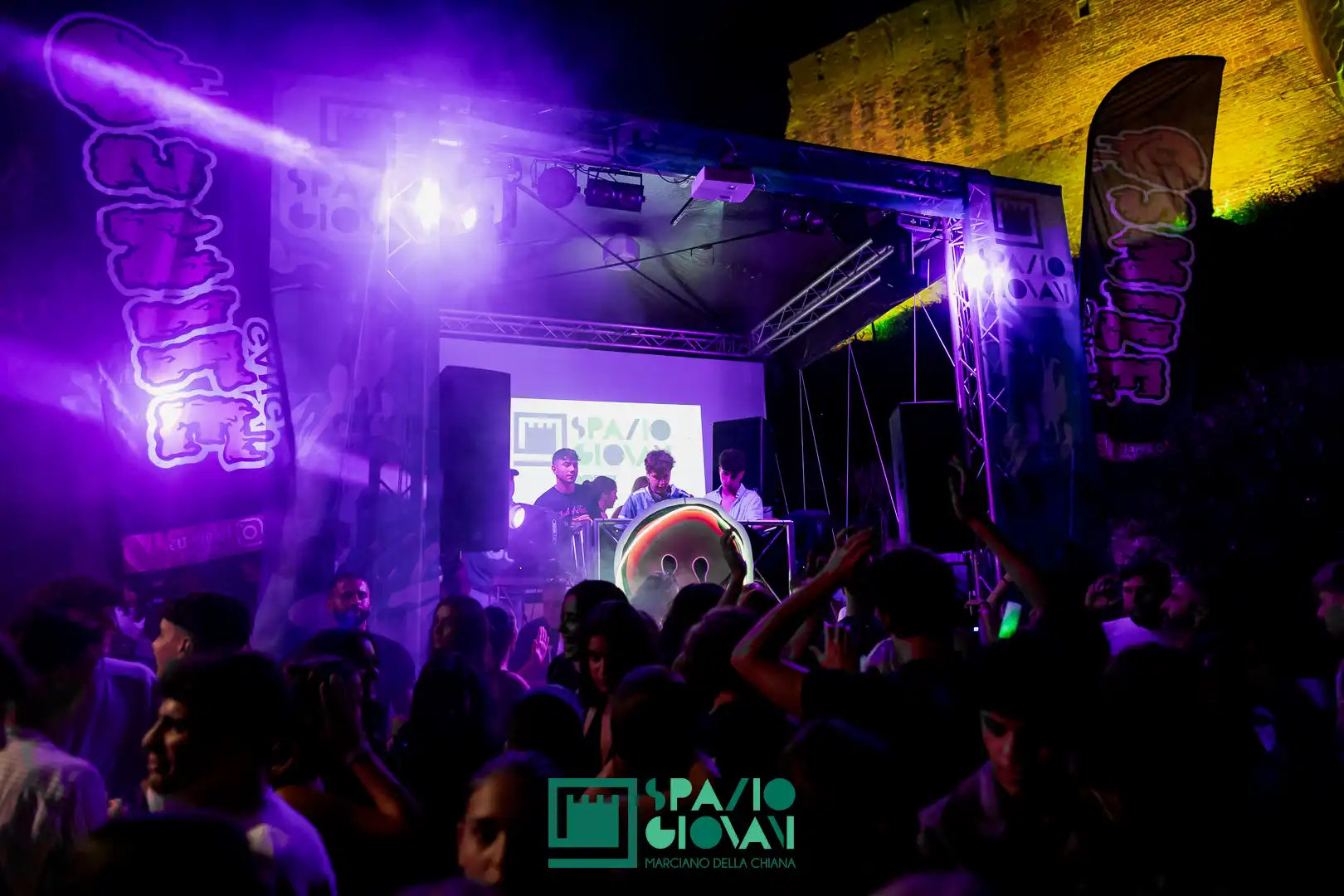 Giovani durante una serata a Marciano della Chiana
